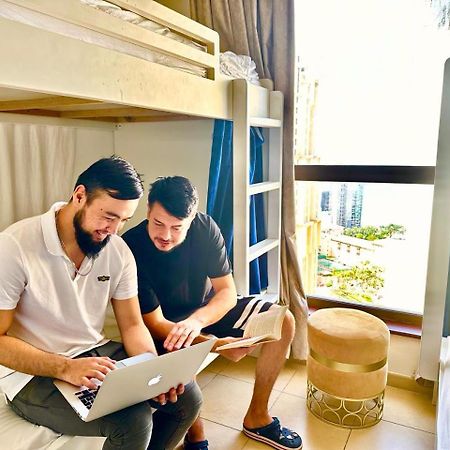 نزل دبيفي Travel Hub Premium المظهر الخارجي الصورة