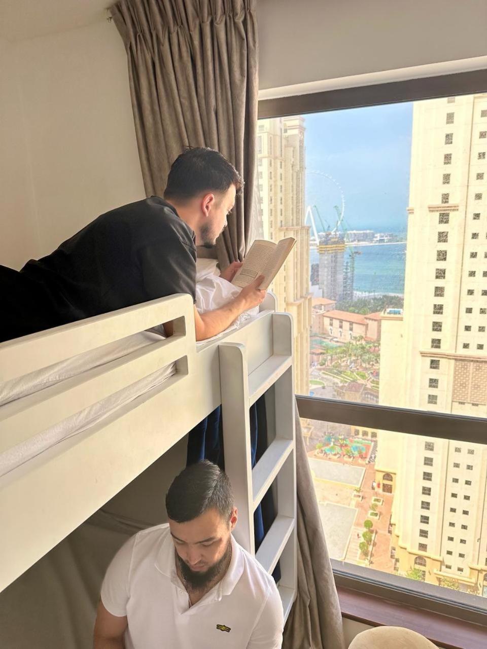 نزل دبيفي Travel Hub Premium المظهر الخارجي الصورة